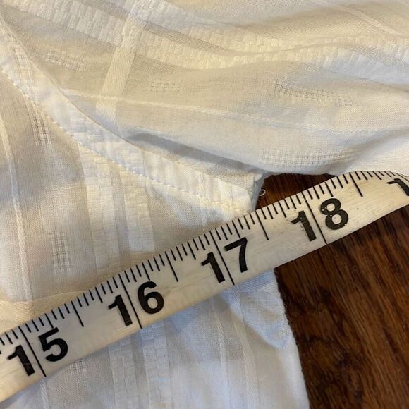 J.McLaughlin white square textured collared button up 4 - Picture 8 of 10